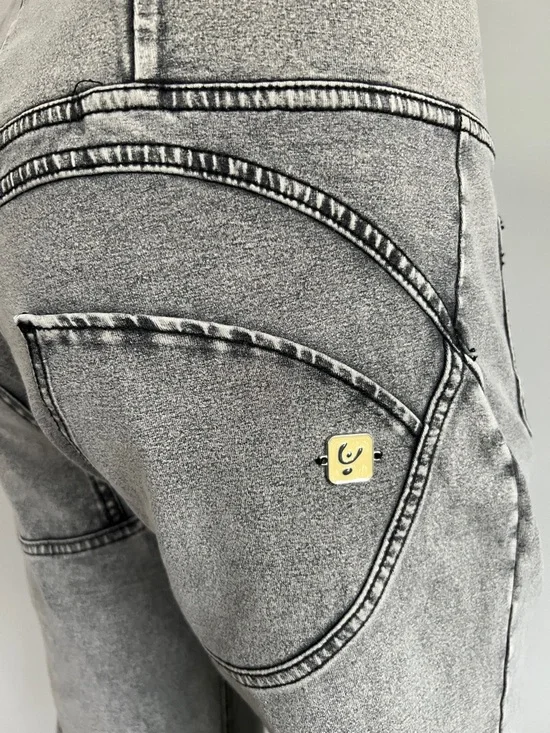 Freddy WRUP Super High Waisted Flare Jeans - Picture 5 of 13